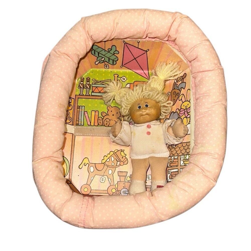PREOWNED Vintage Cabbage Patch Kids Pin-Ups Wall Hanging play room With Doll